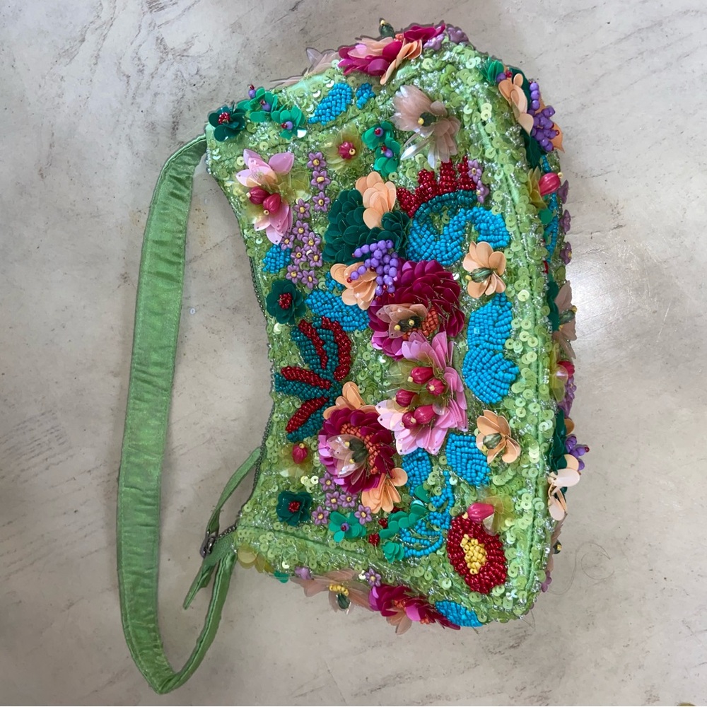 Green Floral Shoulder Bag with Vibrant Design
